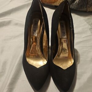 Jennifer Lopez Black Heels with Gold Lining